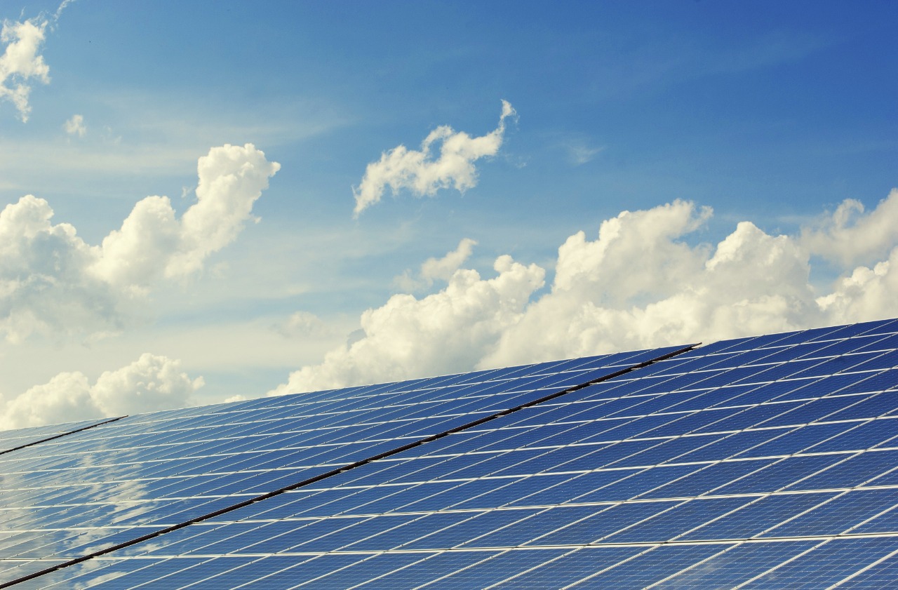 Energia solar para empresas: saiba quais são as vantagens de apostar na energia sustentável
